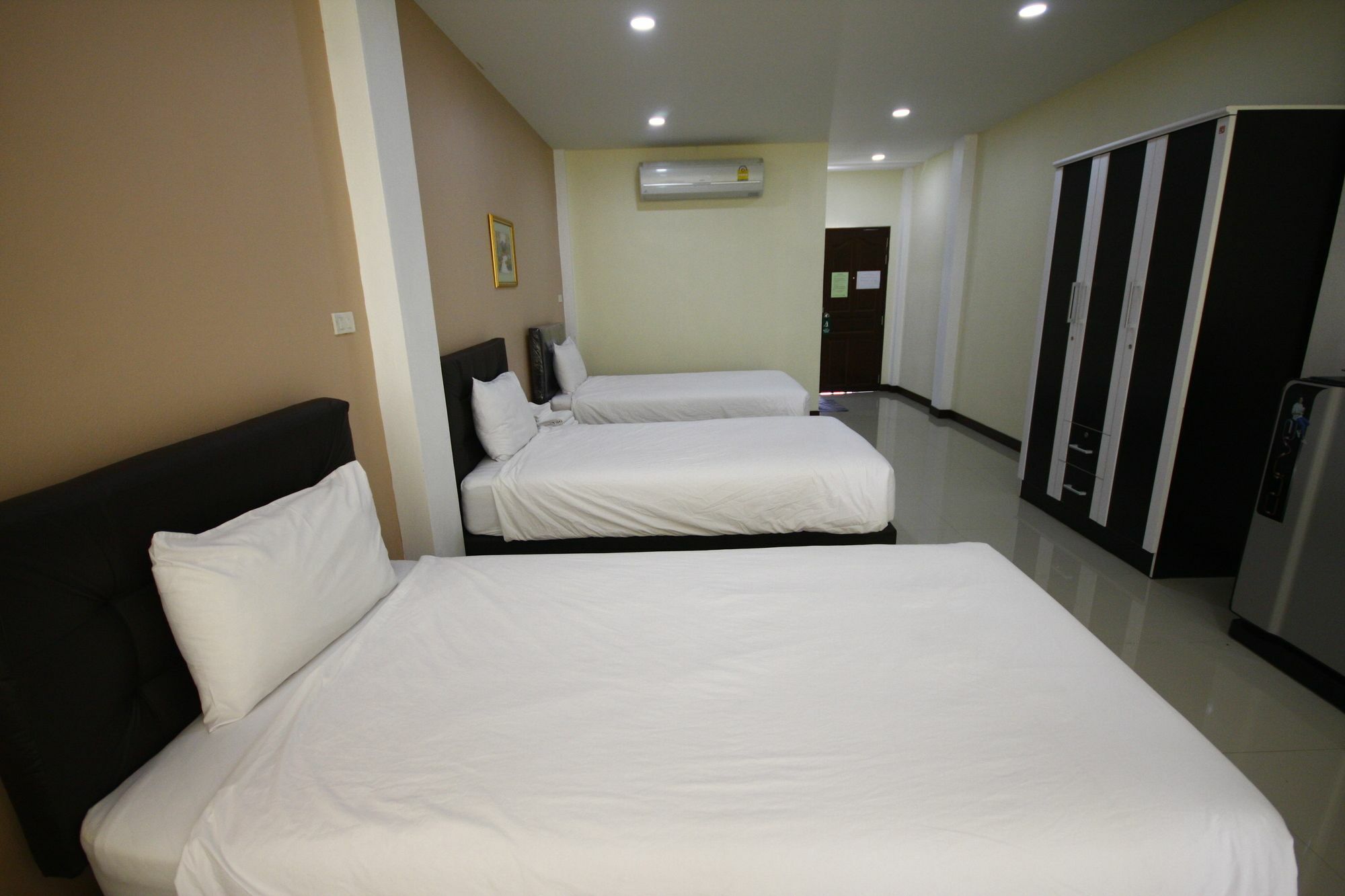 Charoensuk Grand Hotel Kabin Buri Eksteriør billede